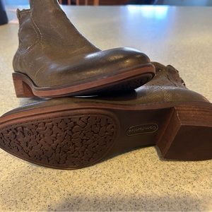 comfortiva hartley chelsea boot